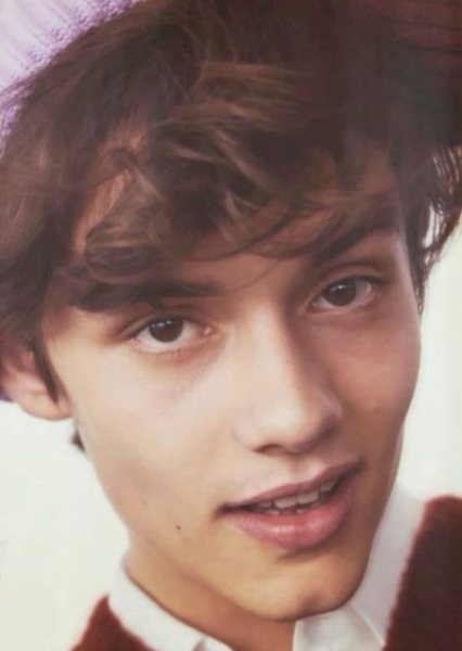 Louis Partridge photo