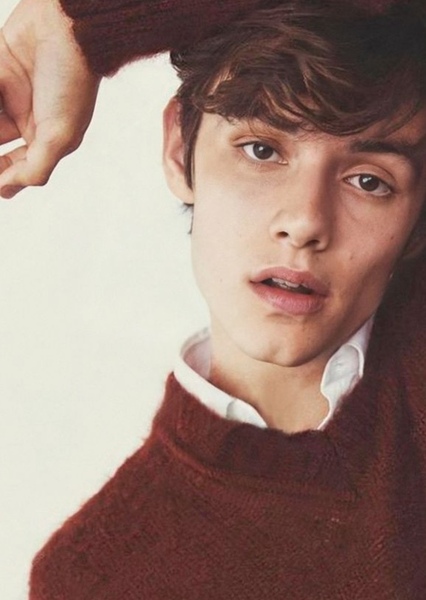 Louis Partridge photo