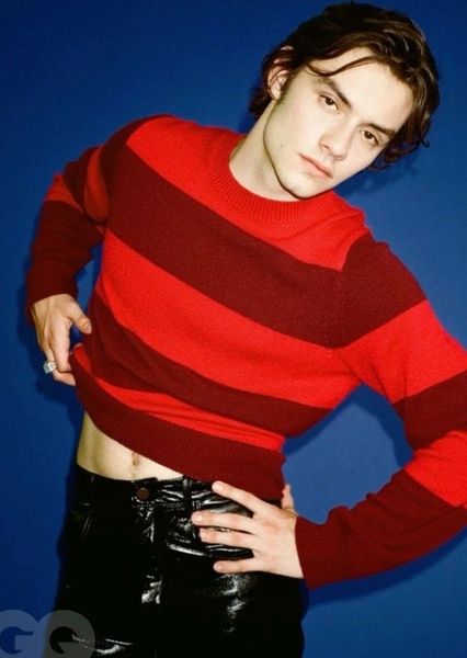 Louis Partridge photo