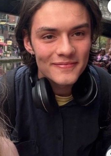 Louis Partridge photo