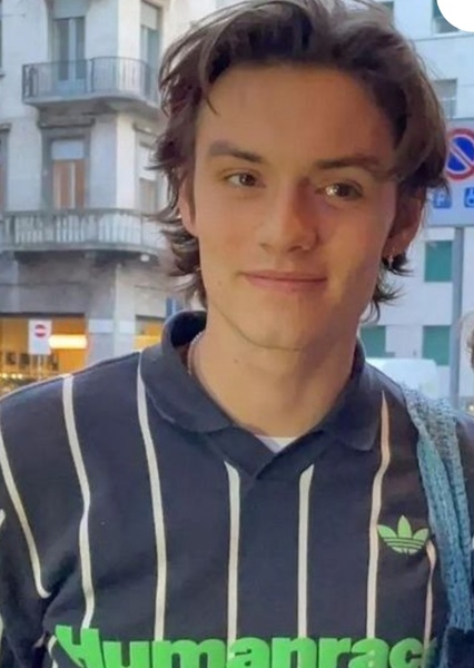 Louis Partridge photo