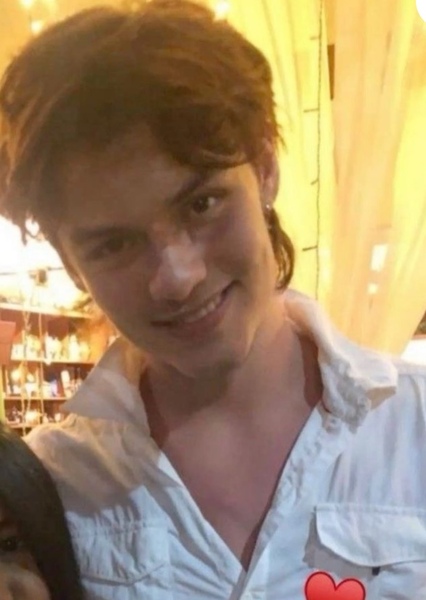 Louis Partridge photo