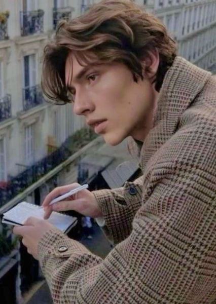 Louis Partridge photo