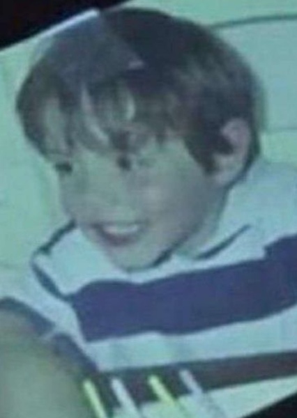 Louis Partridge photo