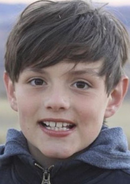 Louis Partridge photo