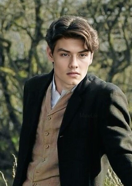 Louis Partridge photo