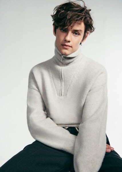 Louis Partridge photo