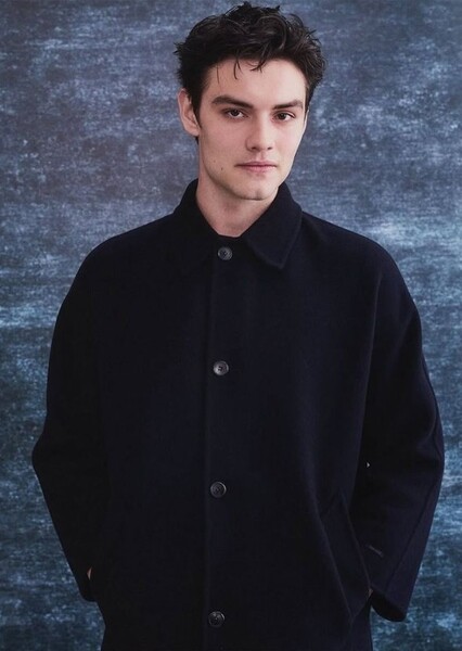 Louis Partridge