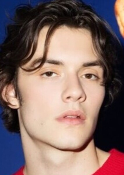 Louis Partridge photo