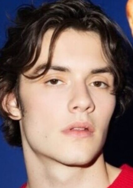 Louis Partridge photo