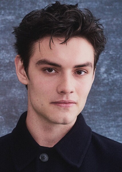 Louis Partridge photo
