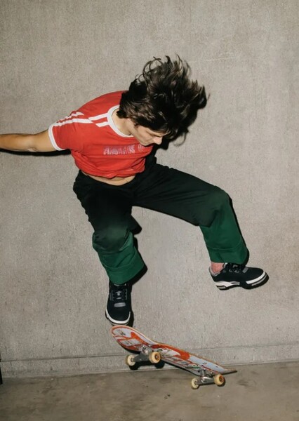 Louis Partridge photo