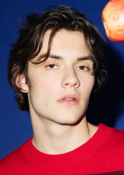 Louis Partridge photo