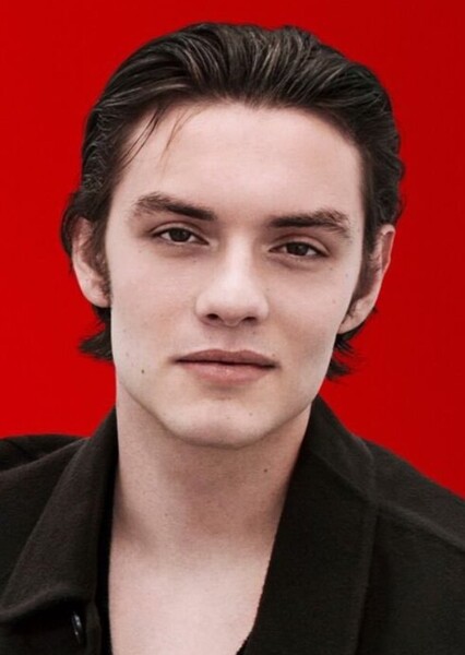 Louis Partridge photo
