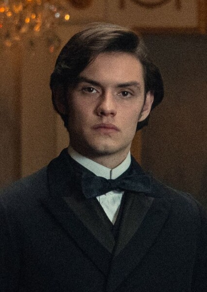 Louis Partridge photo