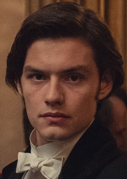 Louis Partridge photo