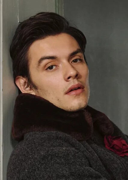Louis Partridge photo