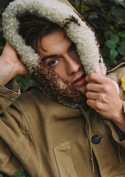 Louis Partridge photo