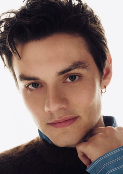 Louis Partridge photo