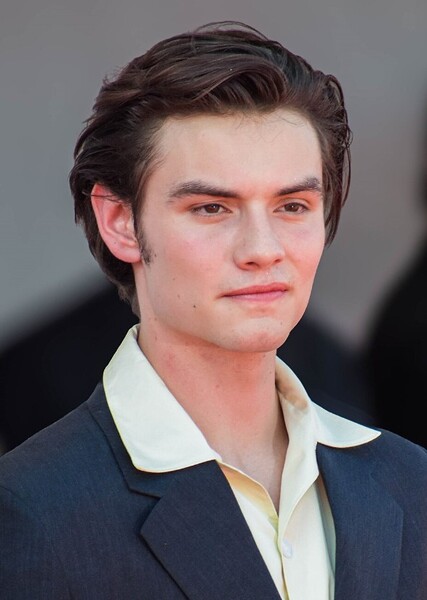 Louis Partridge