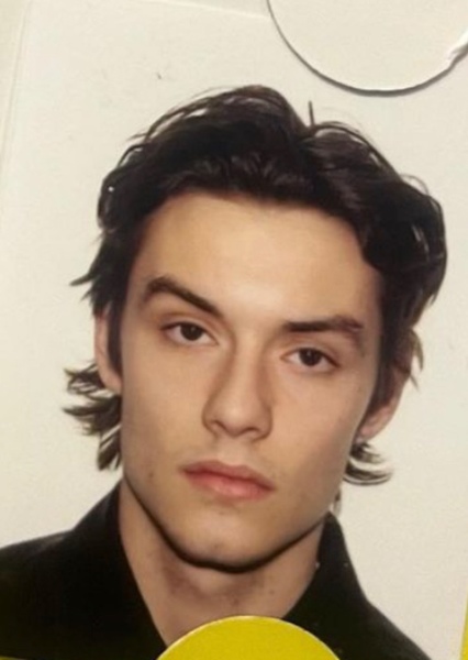 Louis Partridge photo