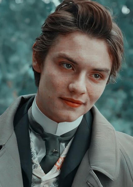 Louis Partridge photo
