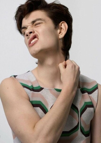 Louis Partridge photo