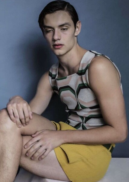 Louis Partridge photo