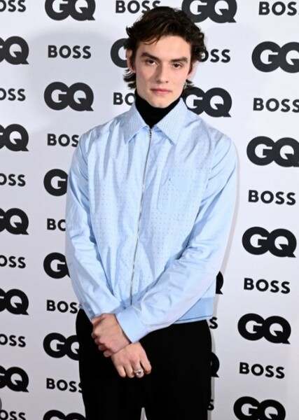 Louis Partridge photo
