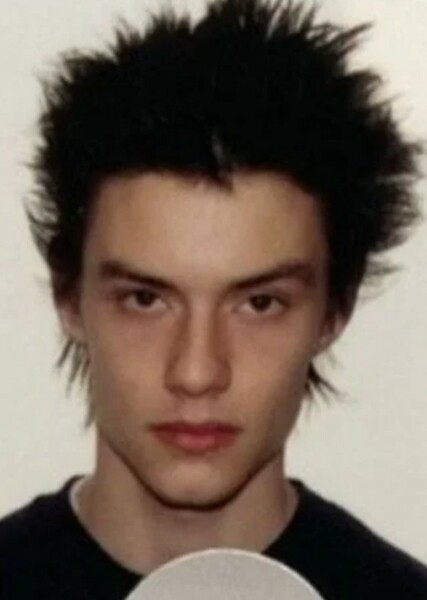 Louis Partridge photo