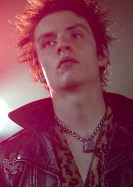 Louis Partridge photo