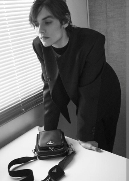 Louis Partridge photo