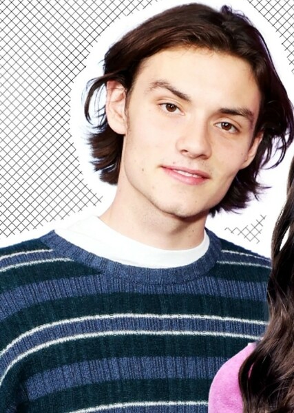 Louis Partridge photo