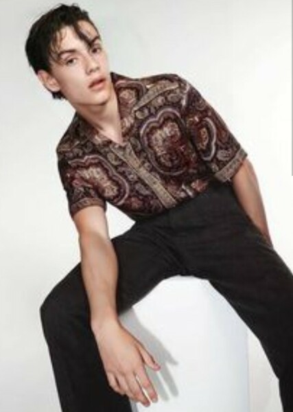 Louis Partridge photo