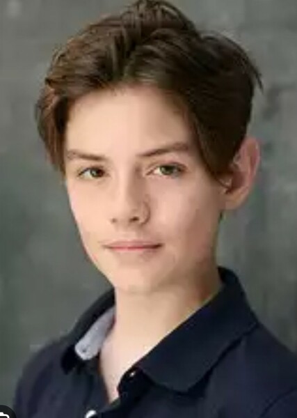 Louis Partridge photo