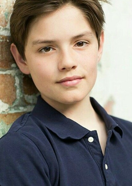 Louis Partridge photo