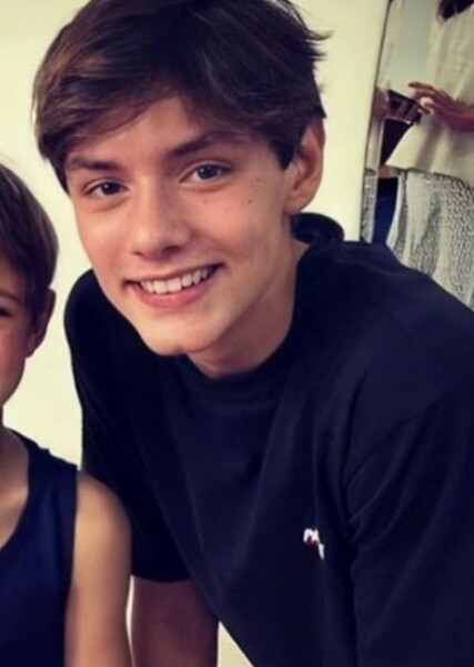 Louis Partridge photo