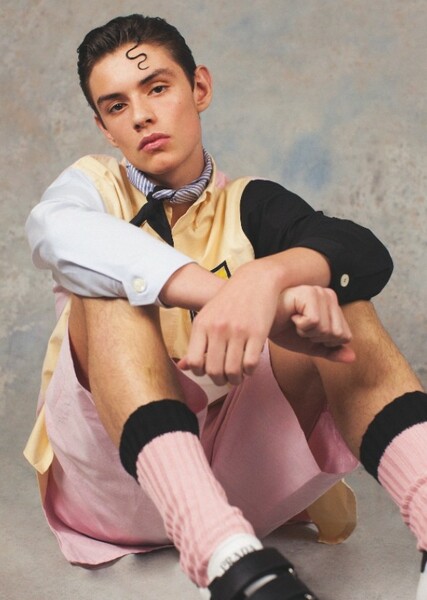 Louis Partridge photo