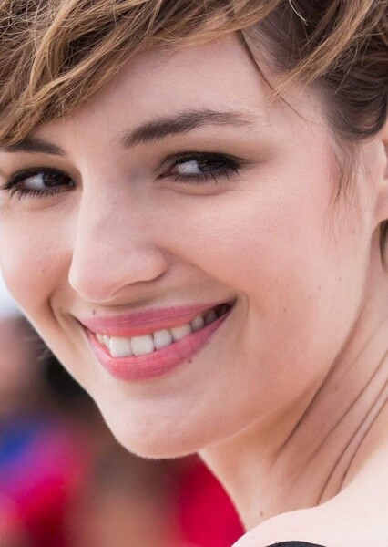 Louise Bourgoin photo