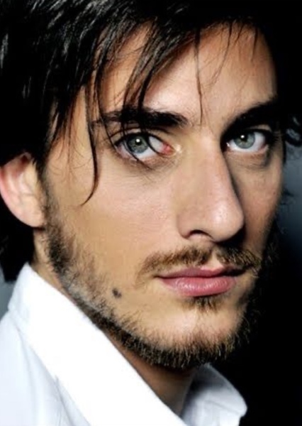 Luca Marinelli photo