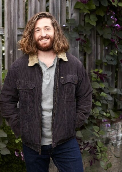 Lucas Neff photo