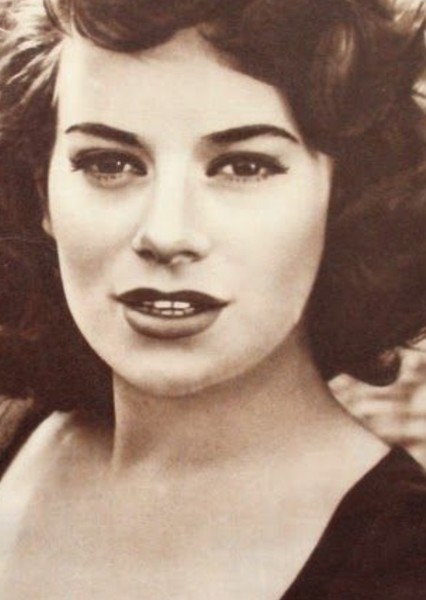 Luciana Paluzzi photo