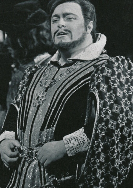 Luciano Pavarotti photo