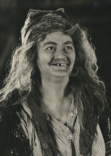 Lucille La Verne photo
