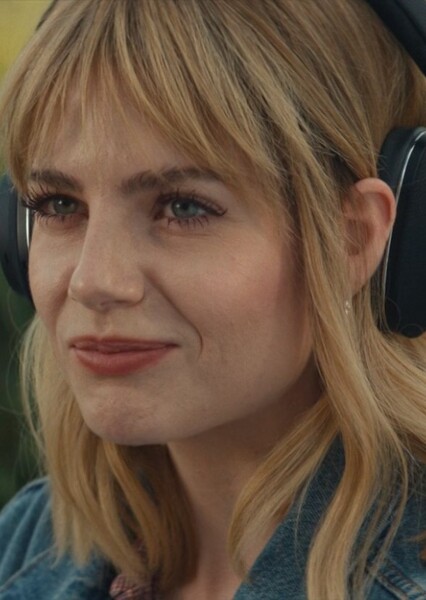 Lucy Boynton photo