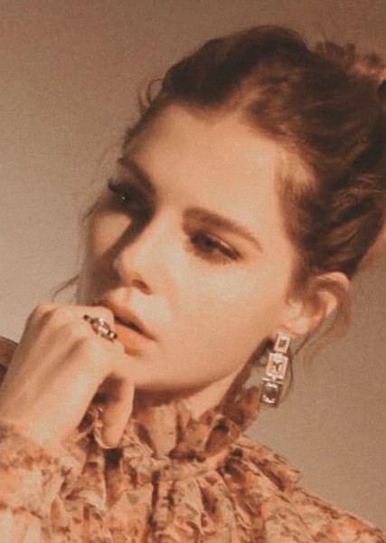 Lucy Boynton photo
