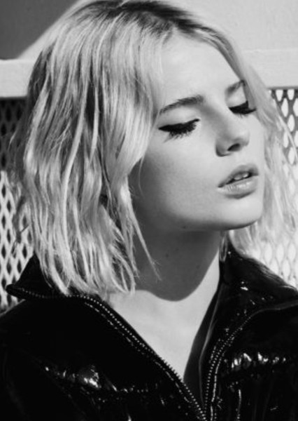 Lucy Boynton photo