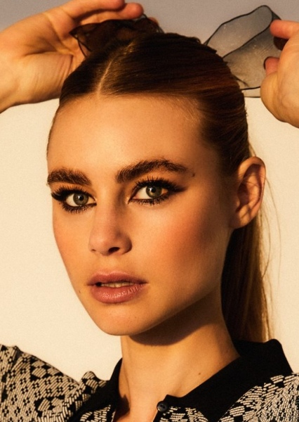 Lucy Fry photo
