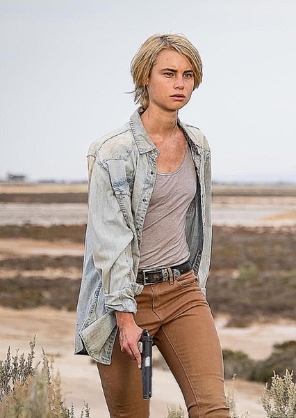 Lucy Fry photo