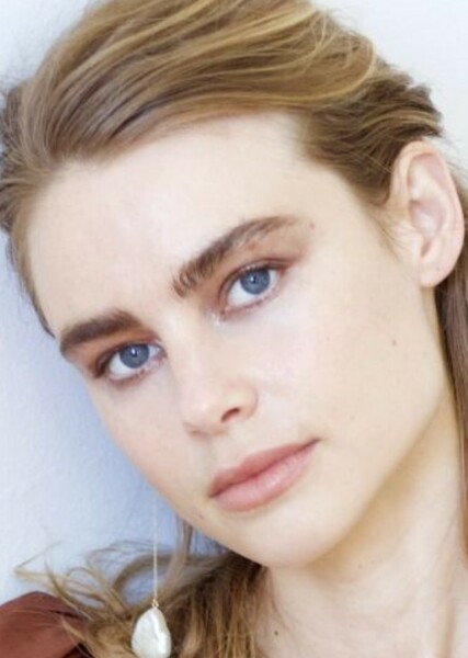 Lucy Fry photo